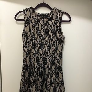 Short lace stretchy dress